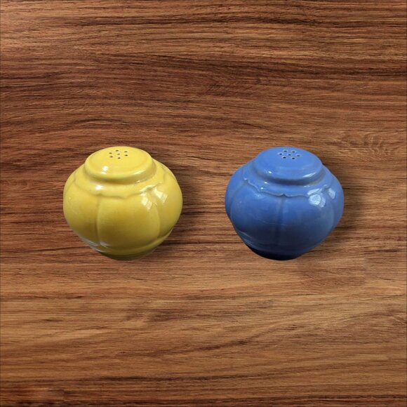Homer Laughlin Riviera Fiesta Salt  Pepper Shaker Set Blue Yellow Art Deco Style - Picture 1 of 6